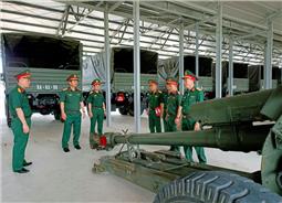 Tư lệnh Quân khu kiểm tra tại Lữ đoàn Pháo binh 382